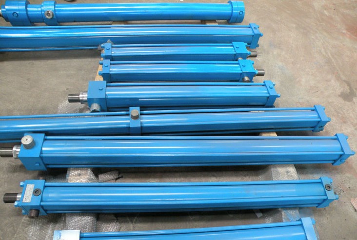 挖機(jī)液壓油缸漏油的原因有哪些，使用時(shí)應(yīng)注意些什么？